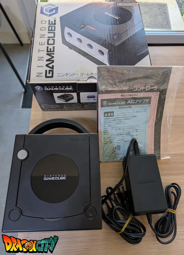 GameCube Noir JAP 60Hz Freezone + Boîte + Alimentation 110V + Notices + Puce Xeno-GC + Picoboot + Sandisk Swiss 64Go + SD2SP2 POR TF
