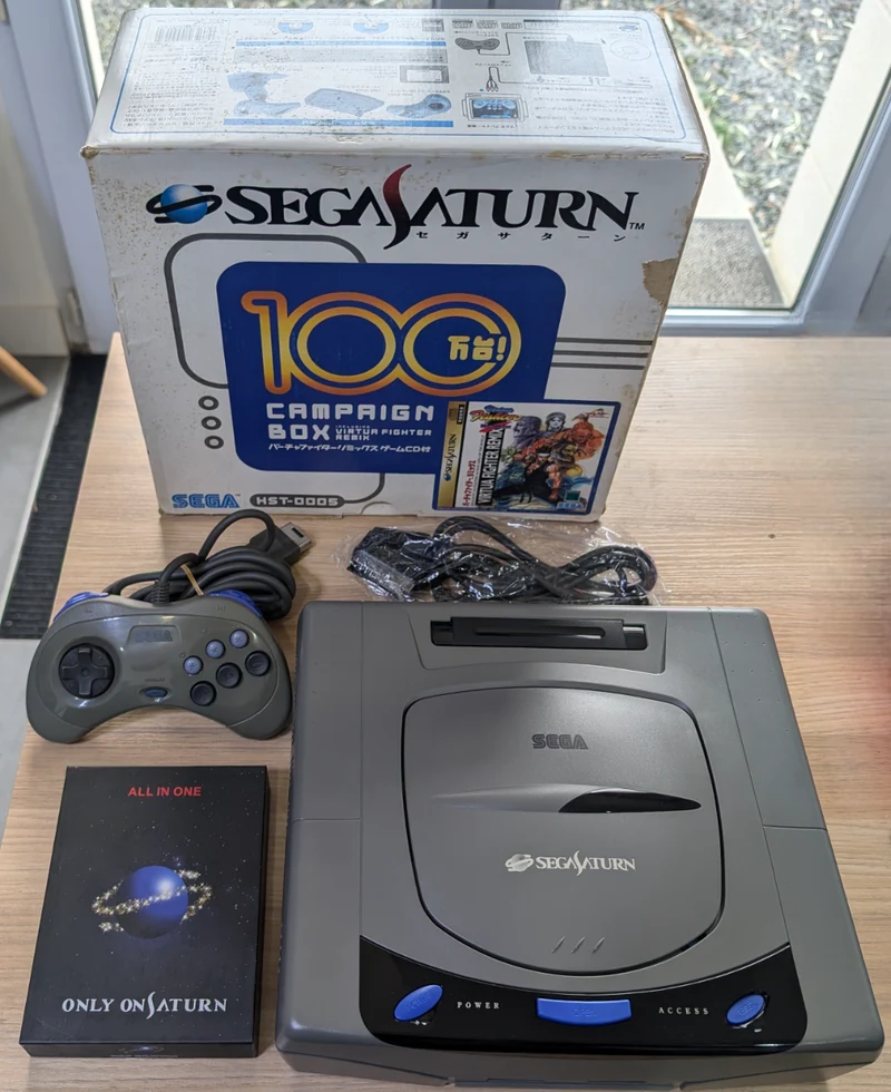 Saturn JAP Grise 60Hz + Boîte + Cartouche Pseudo Saturn KAI + Alimentation SAT-Psu + Mémoire FRAM + Câble RGB