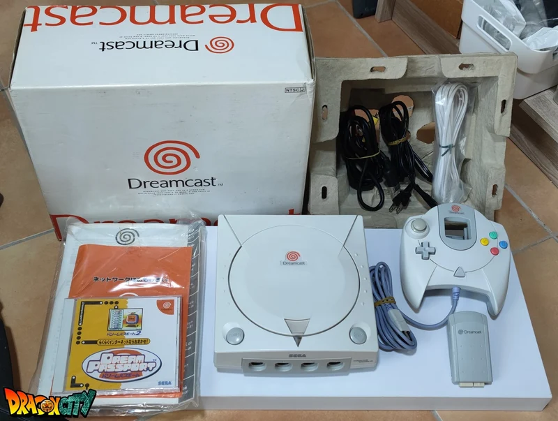 Dreamcast VA1 60Hz + Bios Freezone + Patch 50Hz/60Hz Auto + Boîte + Alimentation 220V + 1 Manette + Notices + Dream Passport 2 "NEUF" + Câble Vidéo + Câble Alimentation + Serial Matching + Câble RJ11 + Jump Pack + Condensateurs GDROM "NEUF"