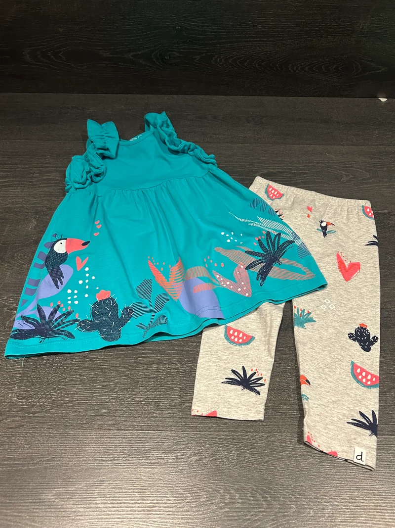 Vendu - Friperie - tunique comme neuf et legging très bel état - 2x2 - 4 ans