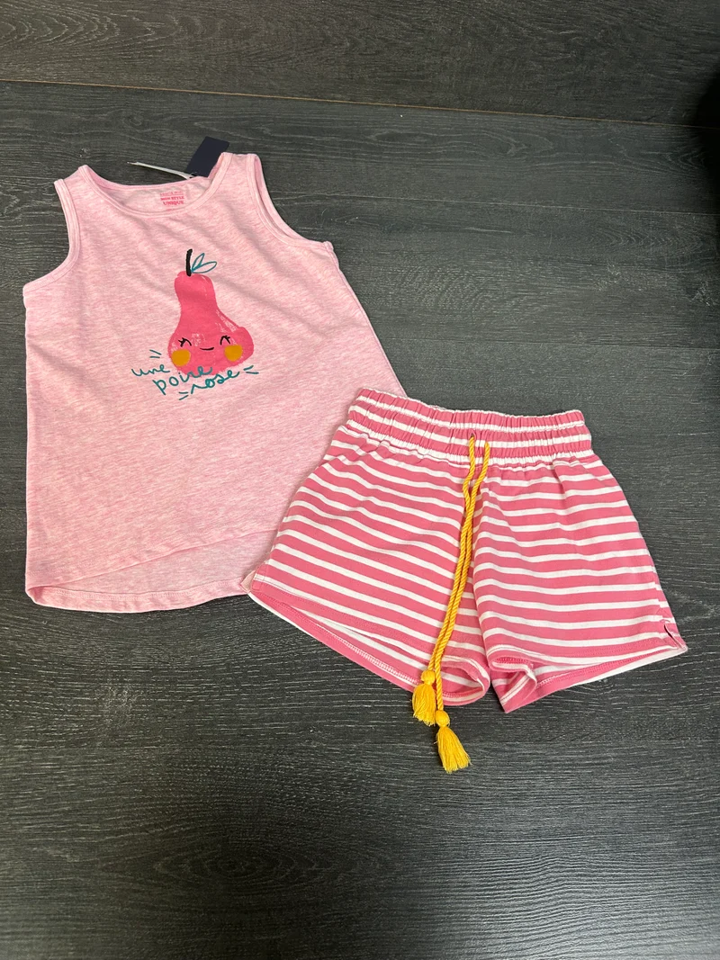 Reservé - Neuf et usagé - Souris Mini - 5 ans - camisole neuve - short usagé tres bel état -