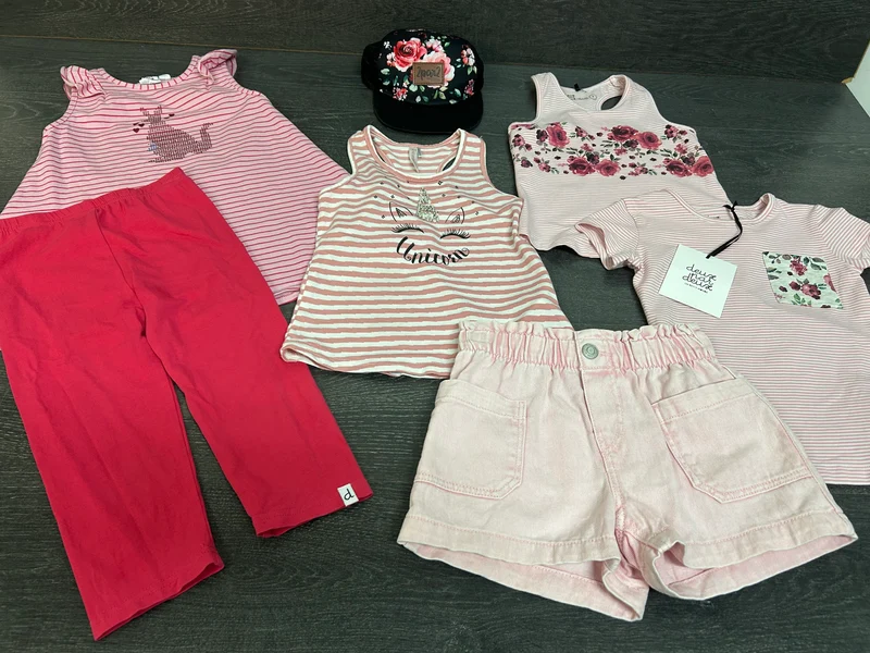 Lot été - 5 ans - 2x2 - et 1 short h&m - neuf, comme neuf et usagé très bel état