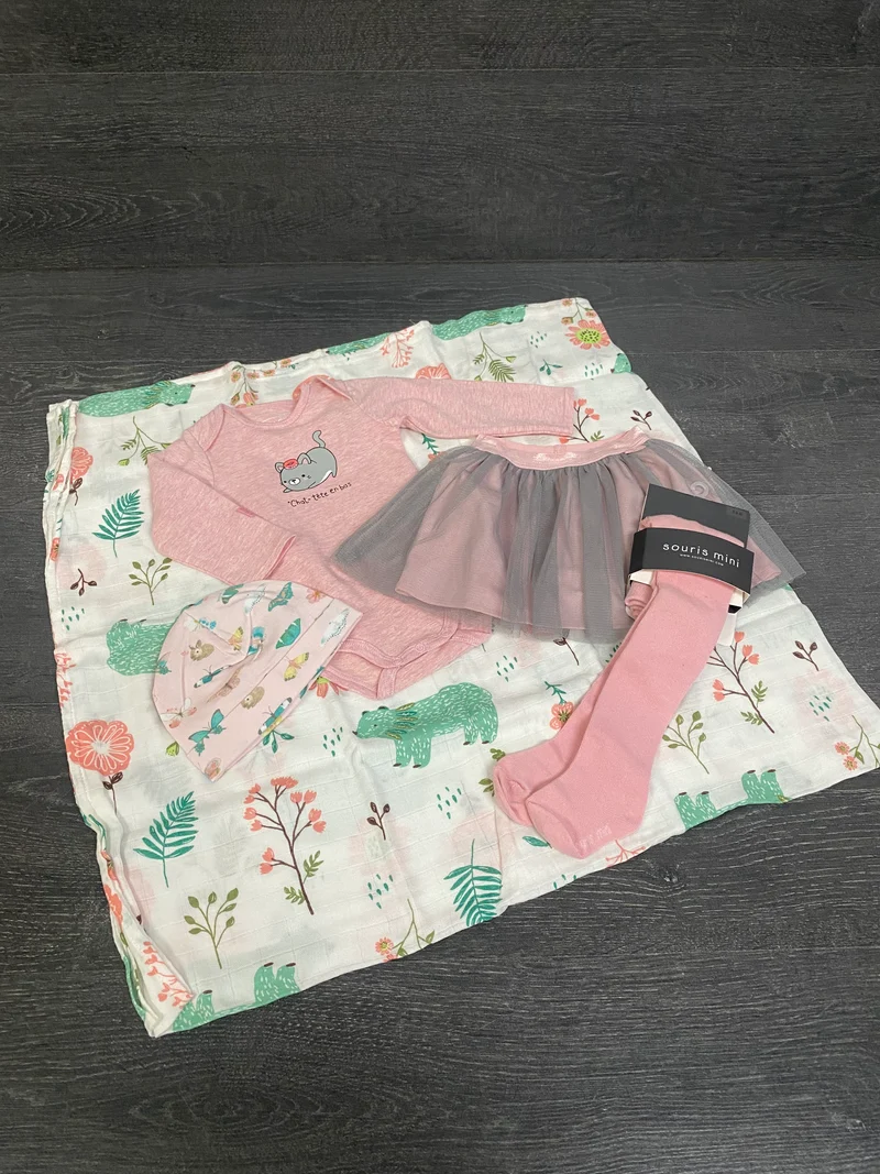 Petite boite de naissance - 3-6 mois - 50$