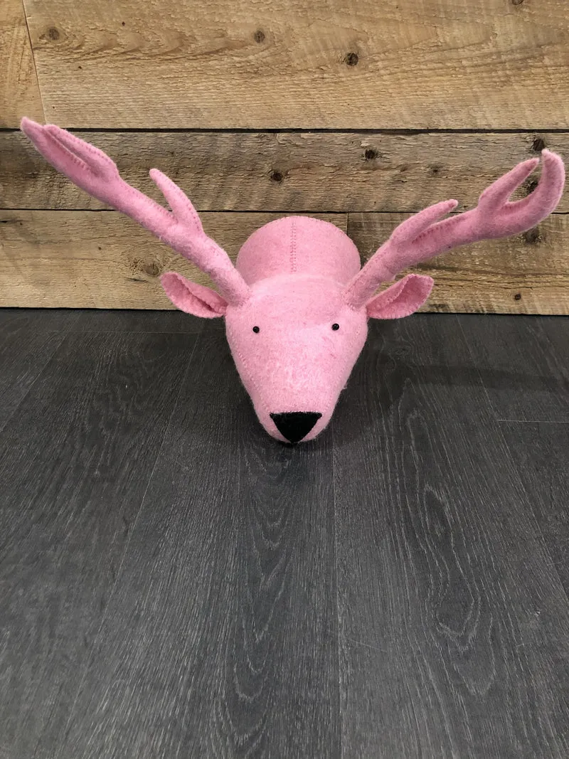 Tête de chevreuil rose